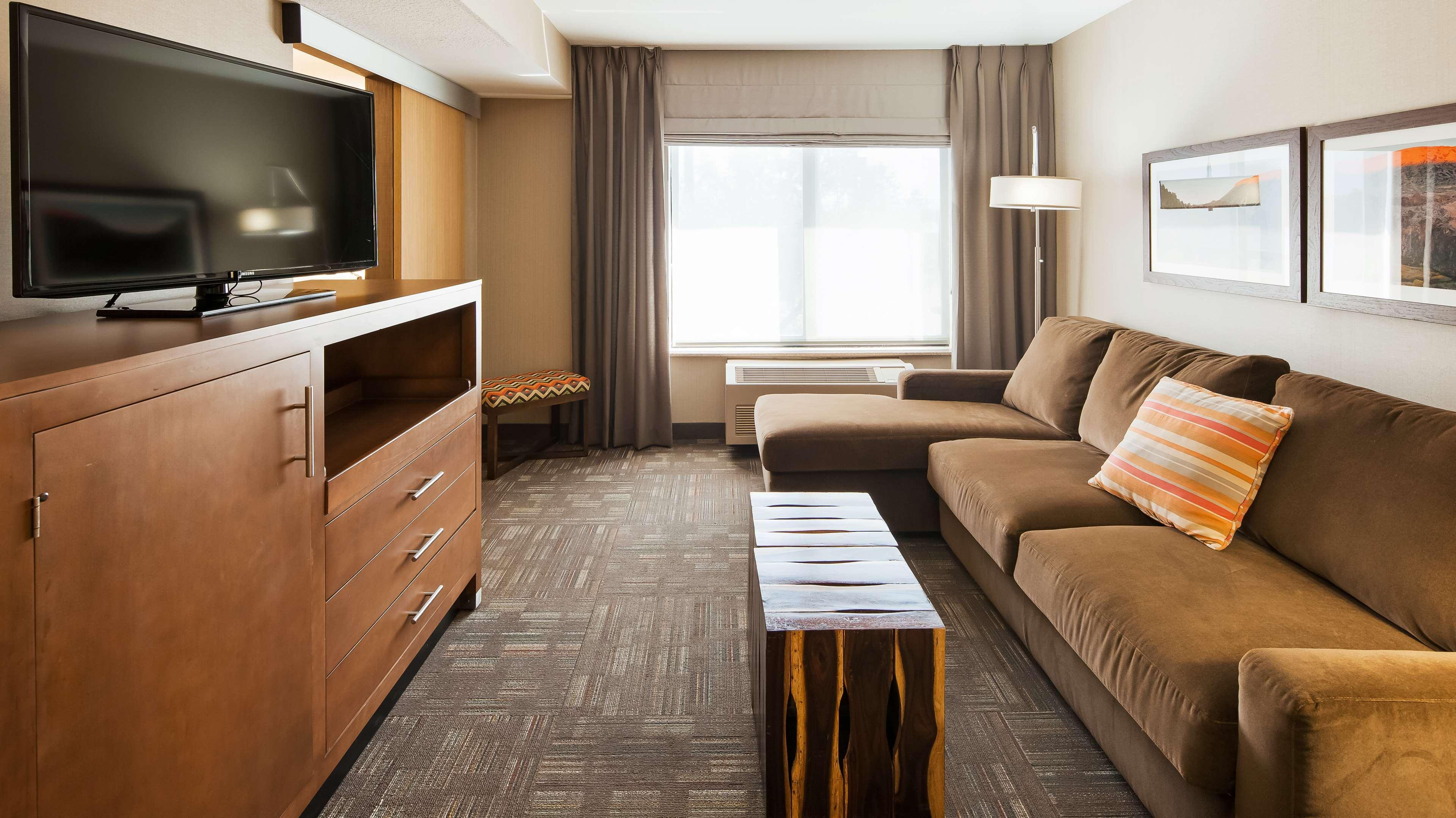 Best Western Plus Cottontree Inn Idaho Falls Exterior photo
