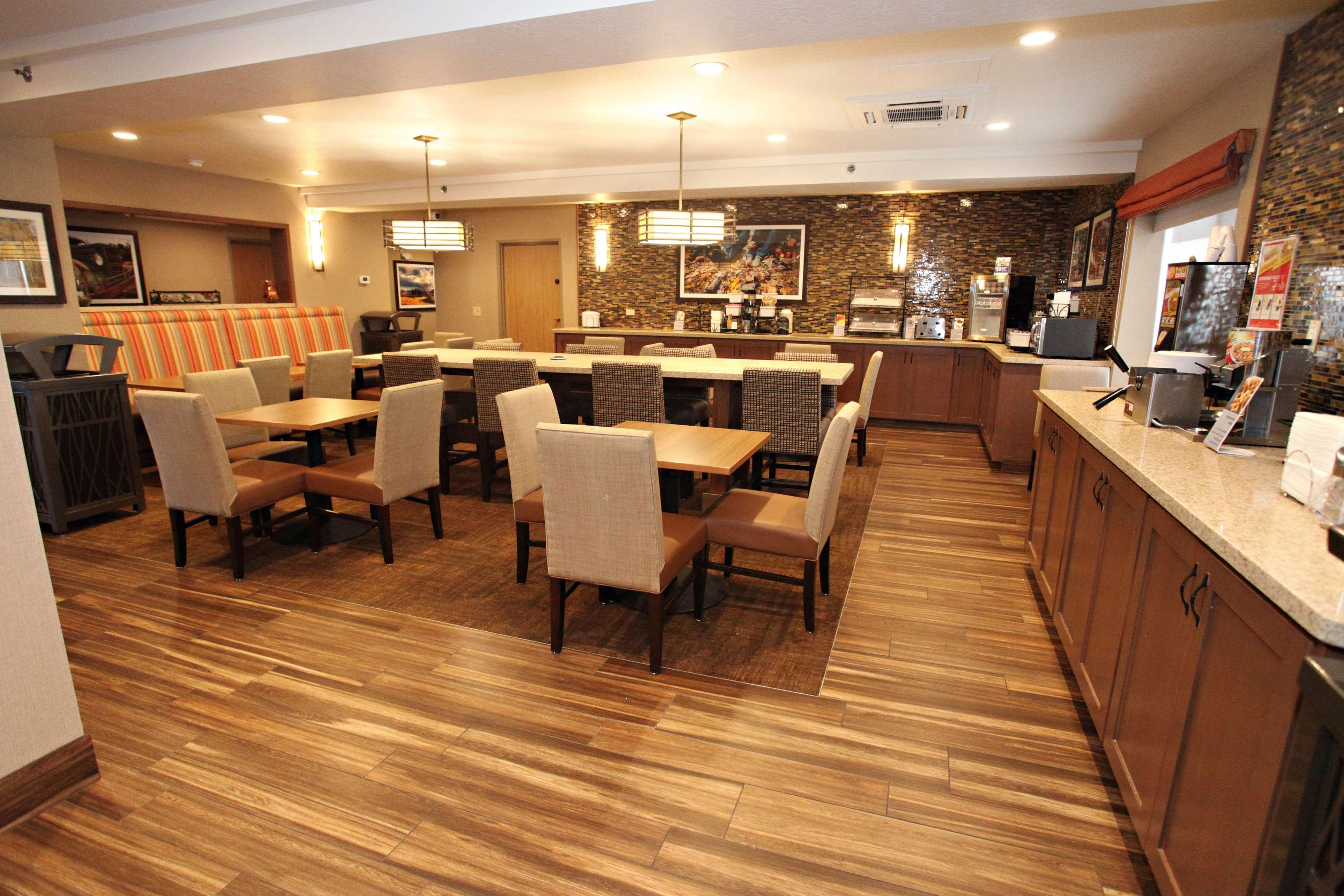 Best Western Plus Cottontree Inn Idaho Falls Exterior photo
