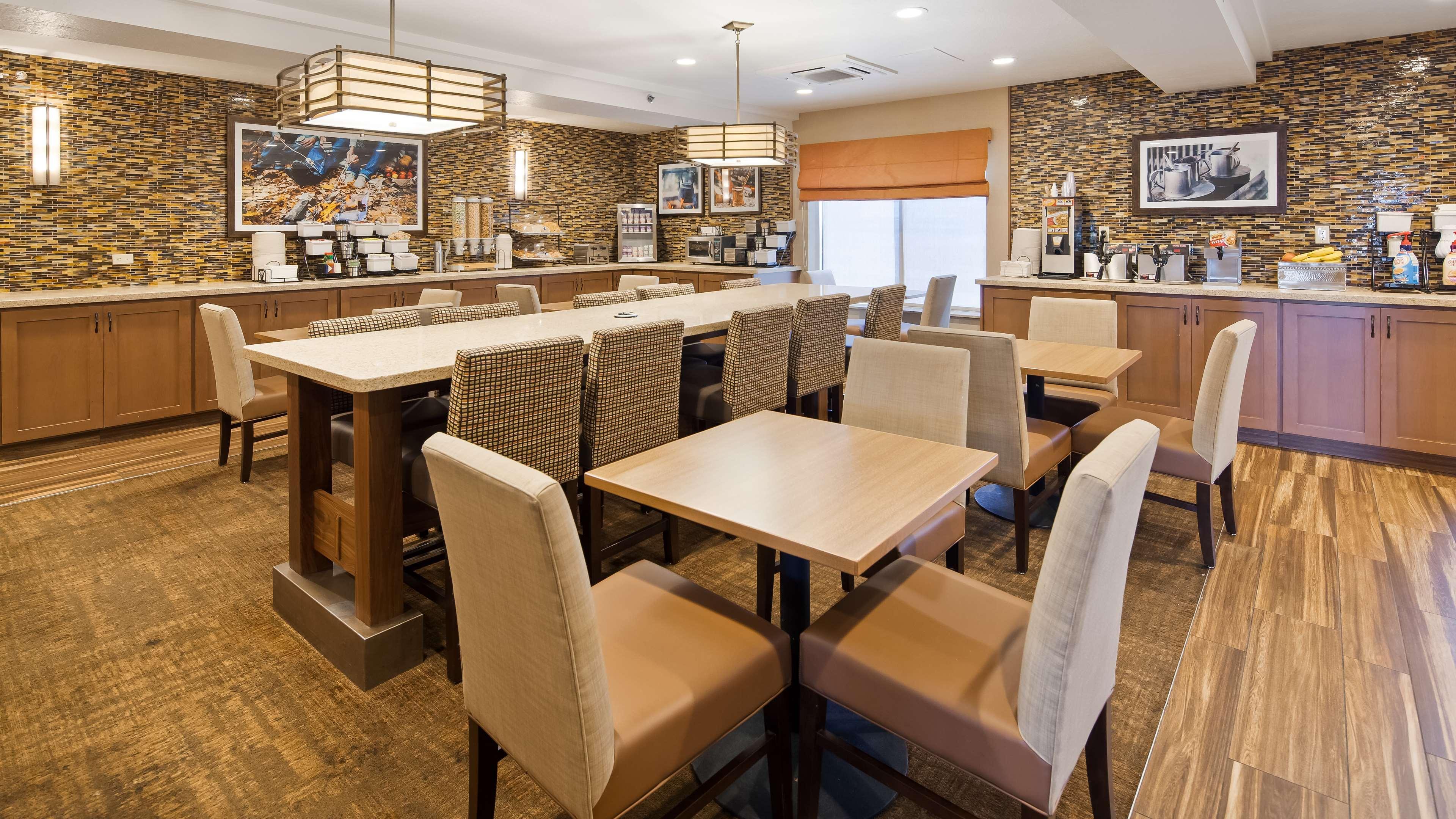 Best Western Plus Cottontree Inn Idaho Falls Exterior photo